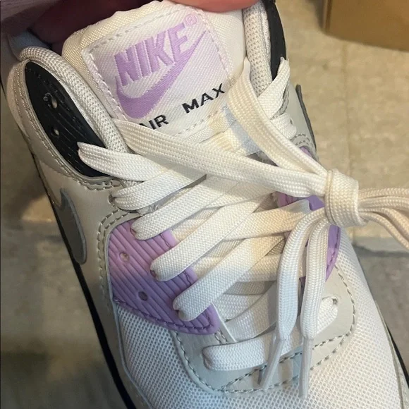 New!! Nike Air Max 90 women's white and purple sneakers - Picture 5 of 6